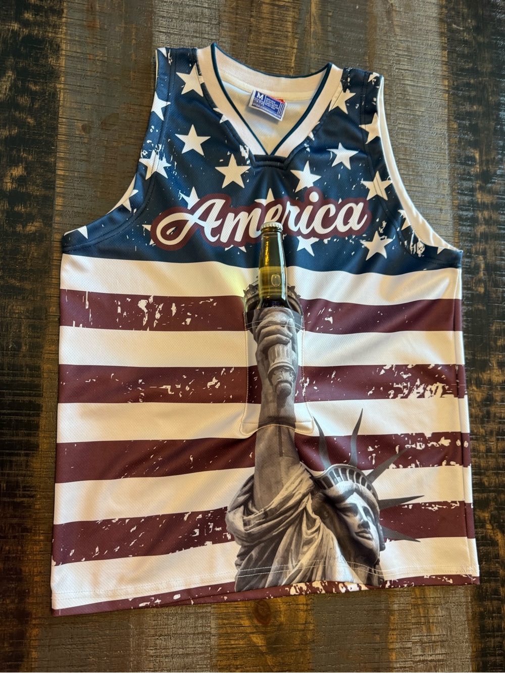 Men’s USA Drinking Shirt with Beer Pocket Patriotic America Statue of Liberty